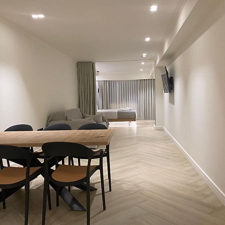 Triple A - Near Ermou Shopping Street - Family Hospitality - Free Parking! Aparthotel Athens Exterior photo