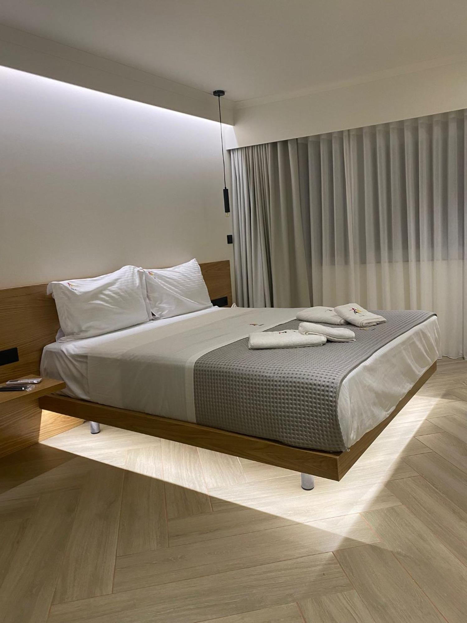 Triple A - Near Ermou Shopping Street - Family Hospitality - Free Parking! Aparthotel Athens Exterior photo