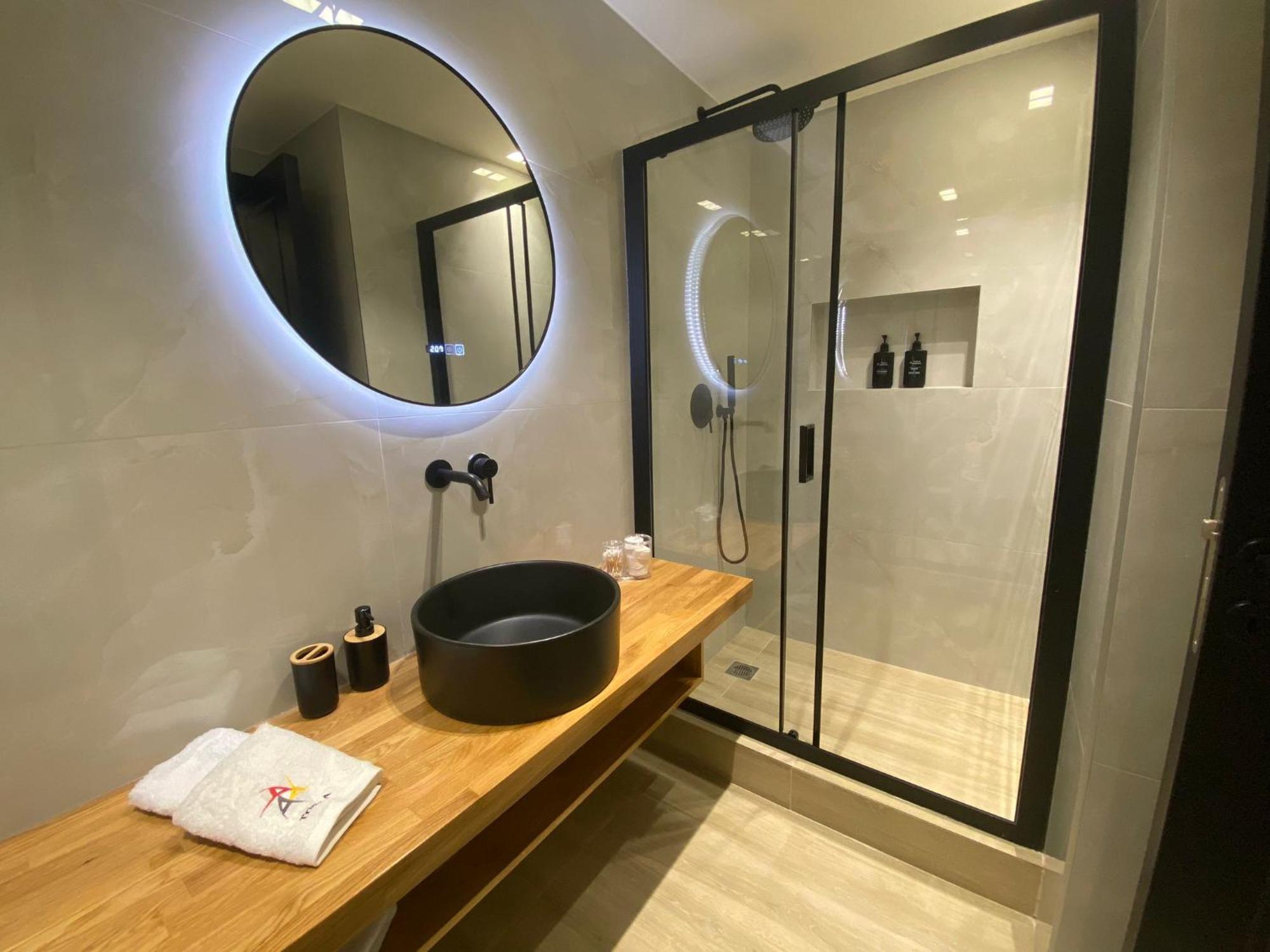 Triple A - Near Ermou Shopping Street - Family Hospitality - Free Parking! Aparthotel Athens Exterior photo