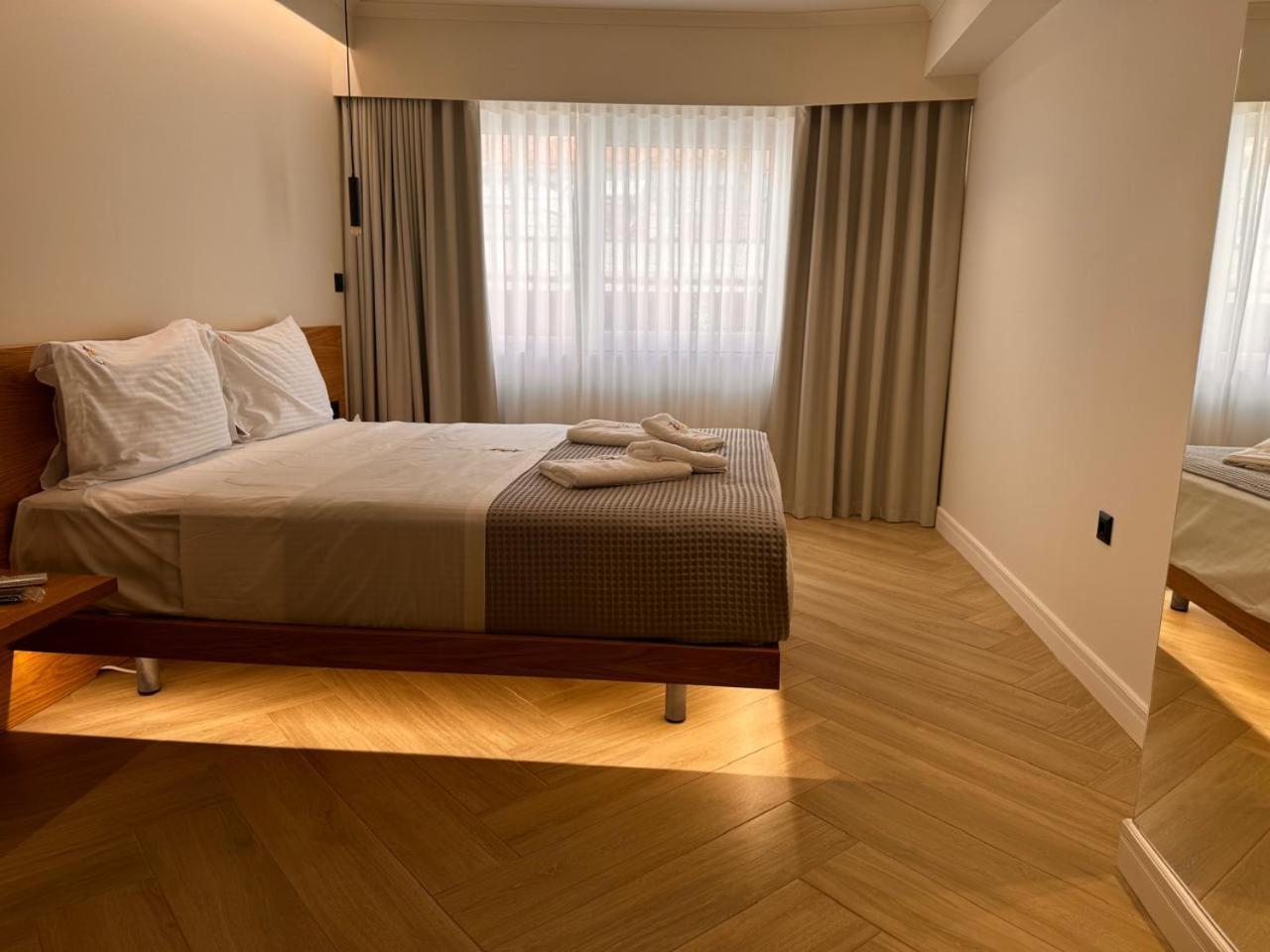Triple A - Near Ermou Shopping Street - Family Hospitality - Free Parking! Aparthotel Athens Exterior photo