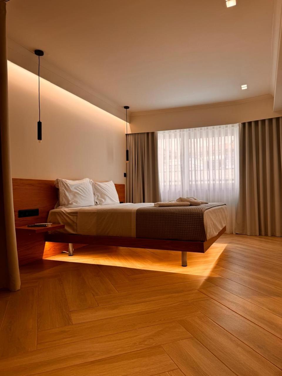 Triple A - Near Ermou Shopping Street - Family Hospitality - Free Parking! Aparthotel Athens Exterior photo