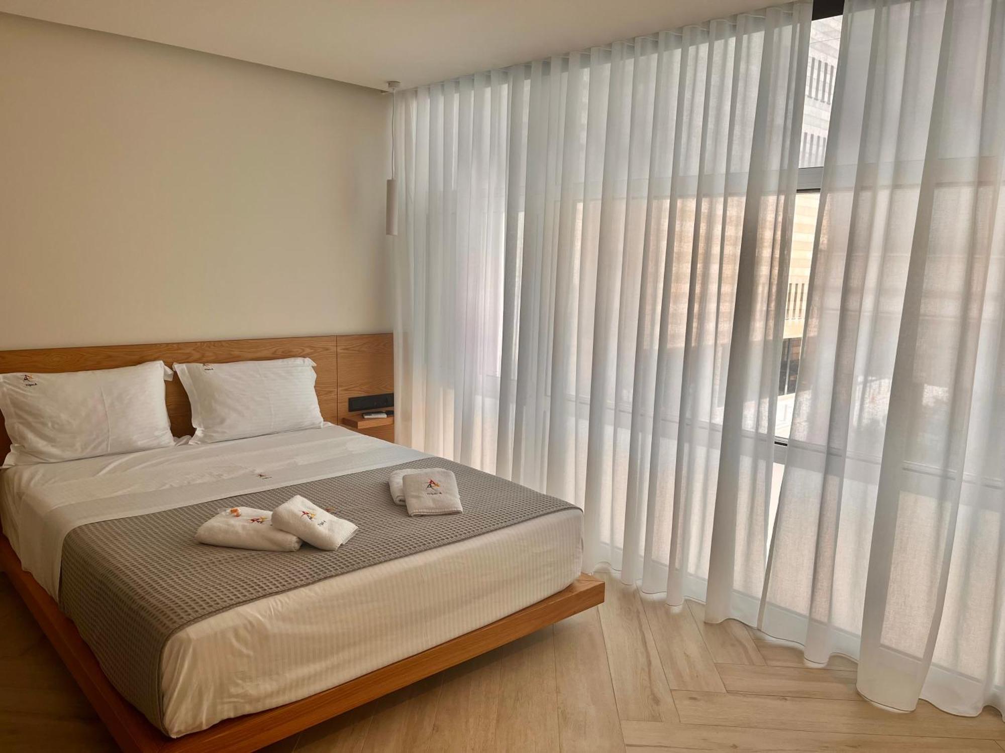 Triple A - Near Ermou Shopping Street - Family Hospitality - Free Parking! Aparthotel Athens Exterior photo